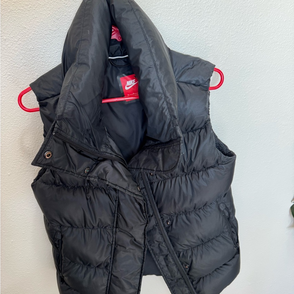 Nike women’s Black Puffer Vest